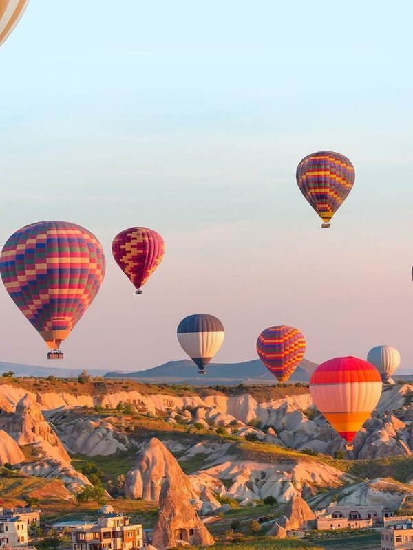Türkiye — hot air balloons over Cappadocia